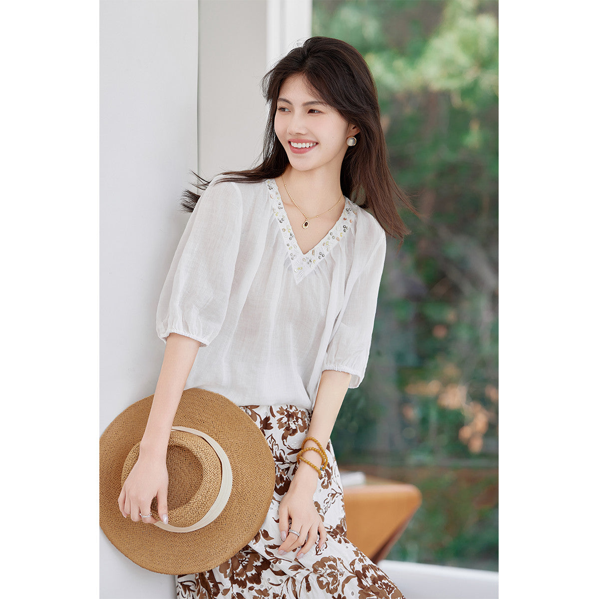 Five-Quarter Sleeve Ramie Linen Shirt for Women - Feminine French Sweet Hand-Stitched Beaded V-Neck Loose Slimming Top