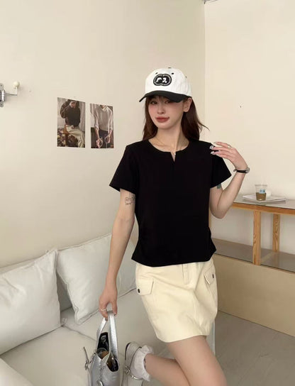 雲白清序シンプルホワイトミニVネック半袖Tシャツ夏の新作スリムで痩せた雰囲気のトップス女性