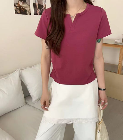 雲白清序シンプルホワイトミニVネック半袖Tシャツ夏の新作スリムで痩せた雰囲気のトップス女性