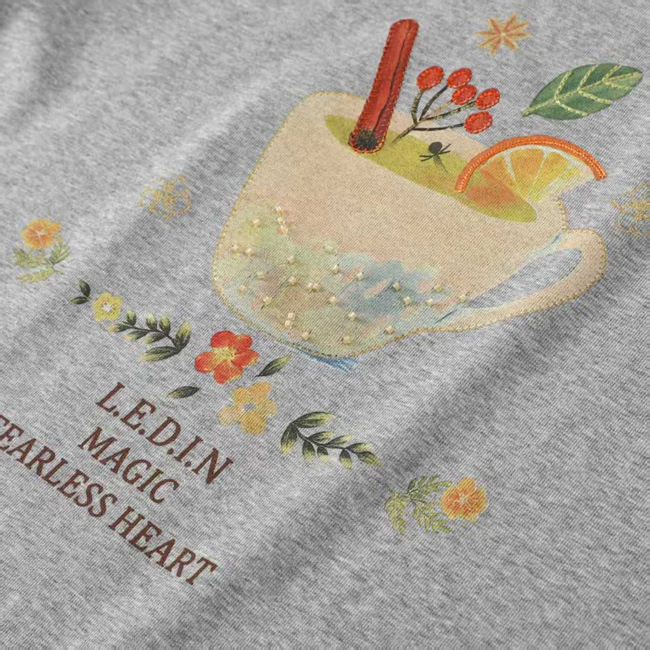レトロ水彩ティーカッププリント半袖Tシャツ女性夏純綿丸首カジュアル減齢アルファベット百合ベーシックホワイトシャツ