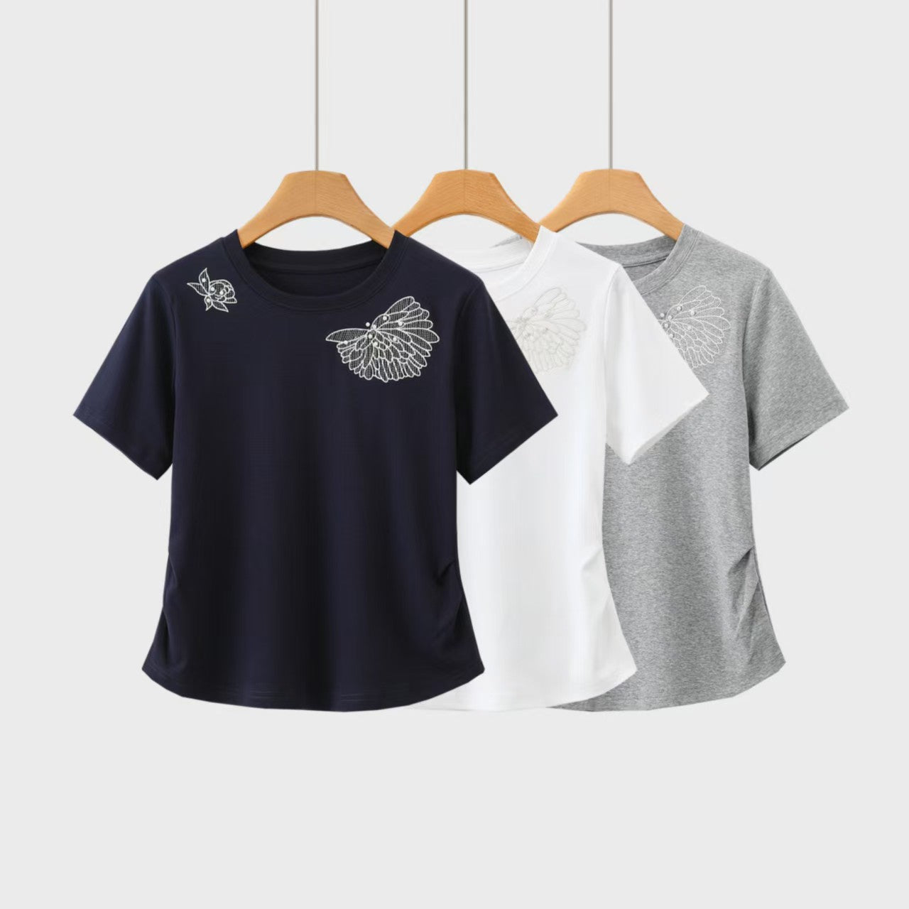 立体釘ビーズ蝶刺繍白半袖Tシャツ女夏ショルダ丸首修身ウエスト丸見えトップス